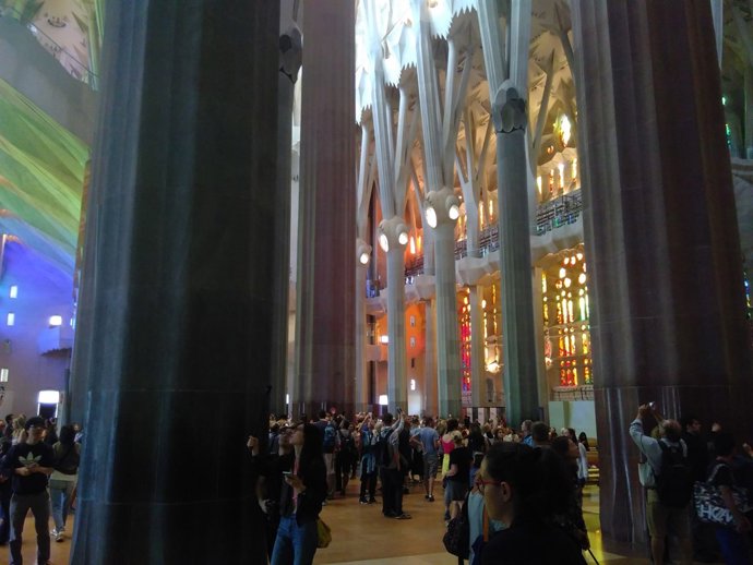 La Sagrada Família construeix dos accessos per a controls de seguretat