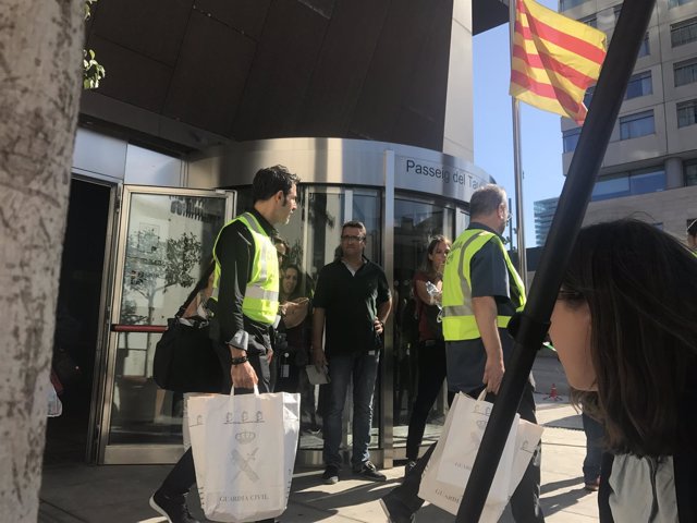 Final de los registros de la Guardia Civil por el 1-O en Asuntos Sociales 