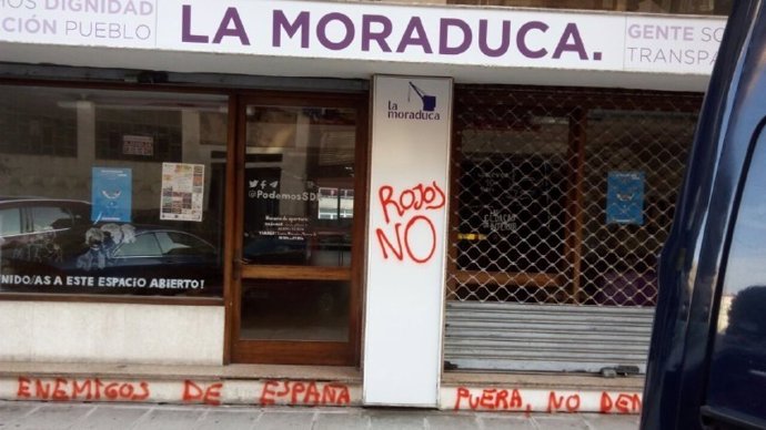 Pintadas en la sede de Podemos