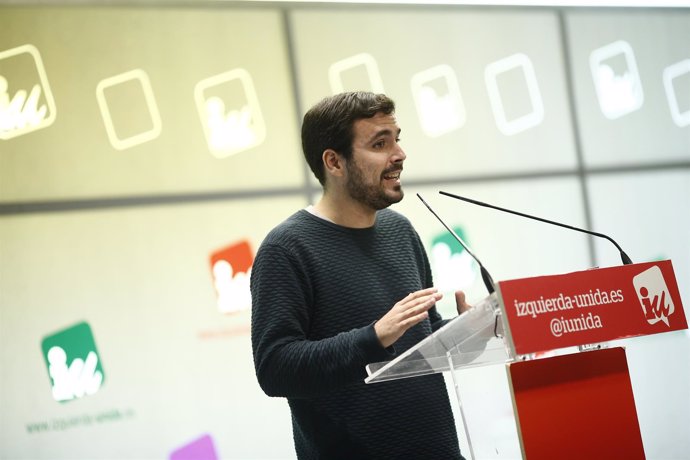 El coordinador federal de IU, Alberto Garzón, ofrece una rueda de prensa