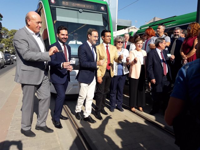 Primeros momentos de la inauguración del metro de Granada