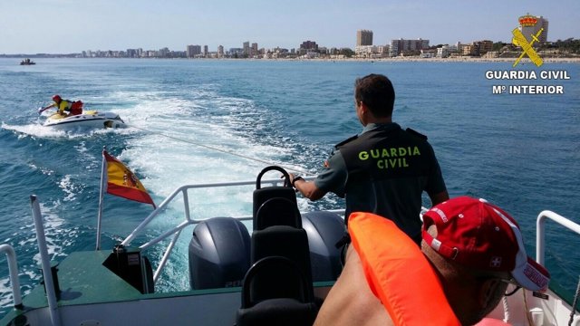 La embarcación remolcada