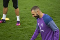 Benzema: "No hay alarma, solo tenemos que ganar el próximo partido"