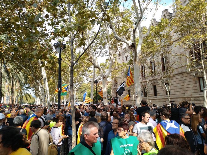 Conocentración enfront del TSJC per les detencions de la Guàrdia Civil