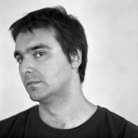 El poeta cordobés Pablo García Casado inaugura una nueva temporada del ciclo 'Damas de Noche' en Vélez-Málaga