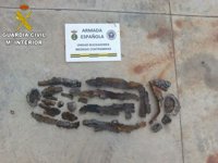 Buceadores de la Armada neutralizan un proyectil de artillería en la playa de la Malvarrosa de València