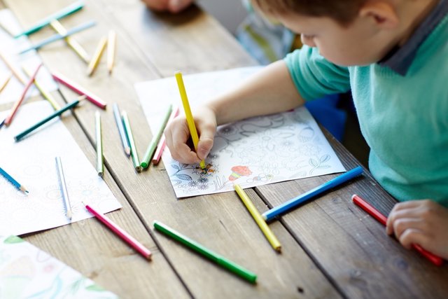 El dibujo en niños puede tener muchos beneficios para favorecer su comuniación.