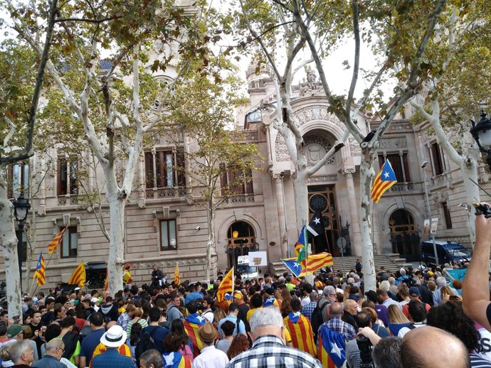 Concentració en el TSJC després de les detencions de la Guàrdia Civil