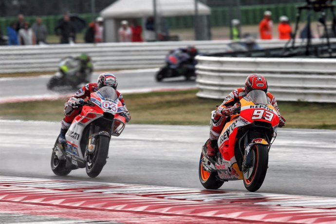 Márquez lidera por delante de Dovizioso en Misano