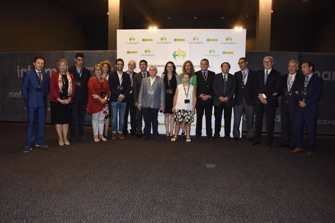 Premiados y autoridades de los premios ONCE Comunitat Valenciana