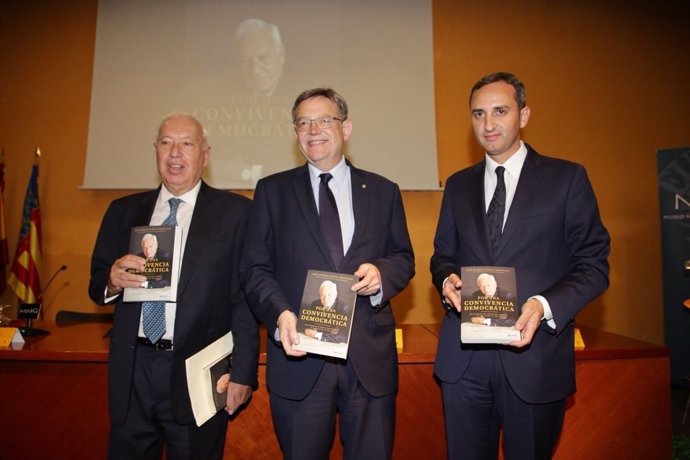 García Margallo presenta su libro en Alicante, junto a Ximo Puig y César Sánchez