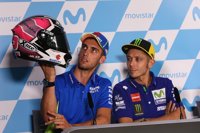 Rins lucirá en MotorLand una equipación rosa como homenaje a las que combaten el cáncer de mama