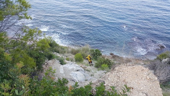 Rescate de un hombre en una cala de Xàbia