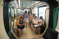 Cerca de 20.000 viajeros usan el metro de Granada en su primer día