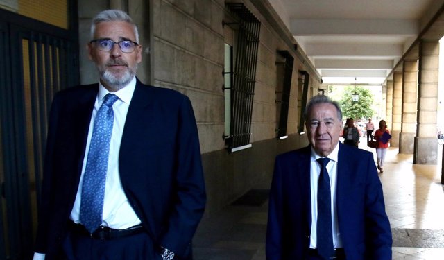 Empresario que simuló besar a Teresa Rodríguez