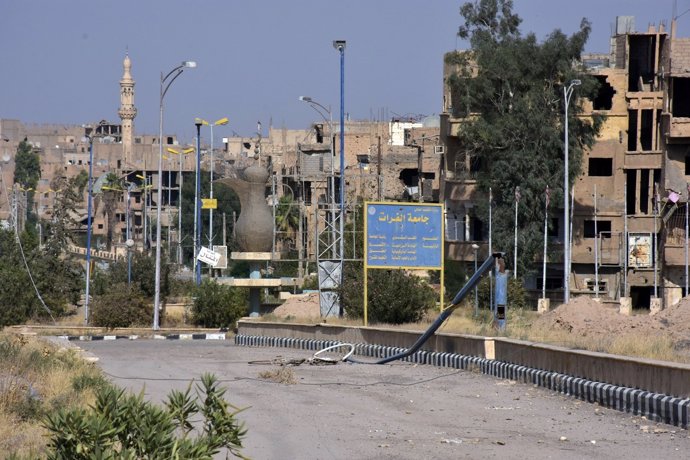 Edificios dañados en la ciudad de Deir Ezzor
