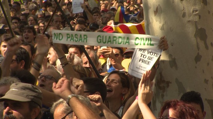 Concentració permanent contra les detencions a Catalunya