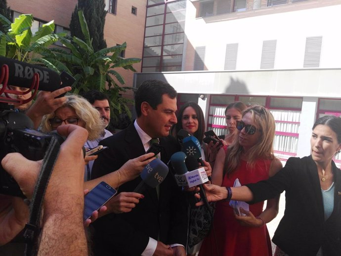 Juanma moreno en la apertura del curso universitario málaga