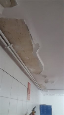 Humedades en el Centro municipal de Mayores de Islas Jarvi