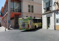 La delegada de Fomento visita la Estación de Autobuses con escolares por la Semana de la Movilidad