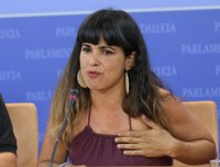 Teresa Rodríguez, sobre el empresario que simuló besarla: "Ya me está ofendiendo por ser mujer y de Cádiz"