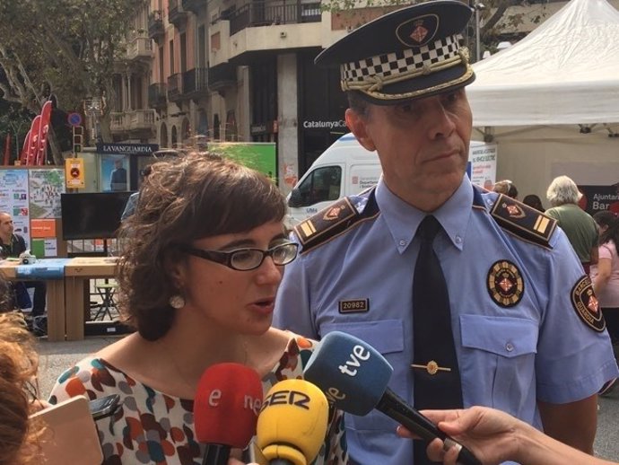 Mercedes Vidal i Carles Reyner, davant els mitjans durant el Dia Sense Cotxes