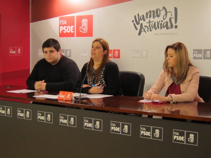 Víctor Rodríguez, Gimena Llamedo y Andrea Suárez, FSA-PSOE