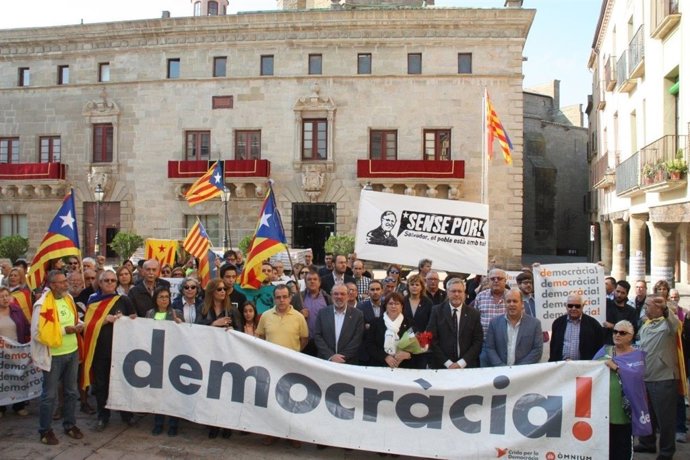Els alcaldes de Bellpuig i Tàrrega després de declarar