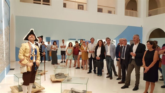El consejero de Cultura inaugura la exposición 'El legado de Cádiz'