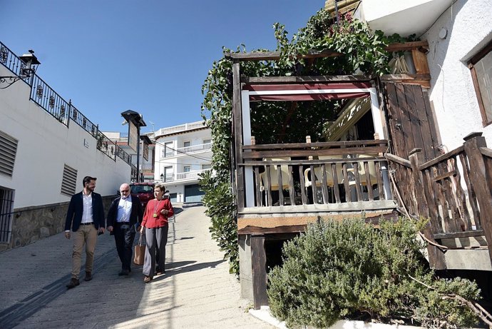 Visita de la Junta de Andalucía a Mecina Bombarón