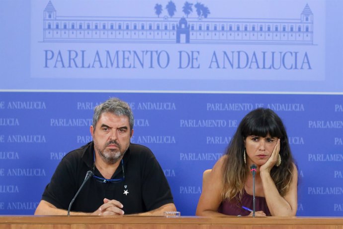 Miguel Montenegro (CGT) y Teresa Rodríguez (Podemos), en rueda de prensa