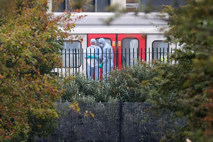 Investigadores analizan la explosión en la estación de Parsons Green (Londres)