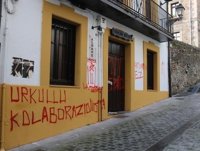 PNV denuncia la aparición de pintadas contra Urkullu en el batzoki de Arrasate