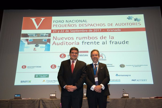 El presidente de la AIREF, José Luis Escrivá, y de REA-REGA CGE, Carlos Puig.