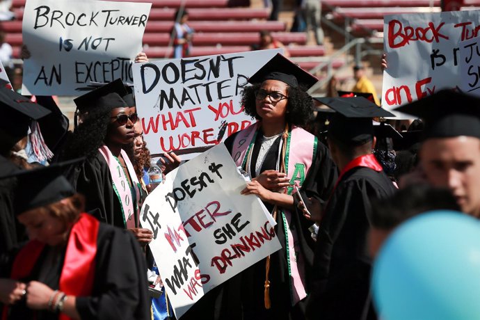 Protestas contra violaciones en universidades estadounidenses