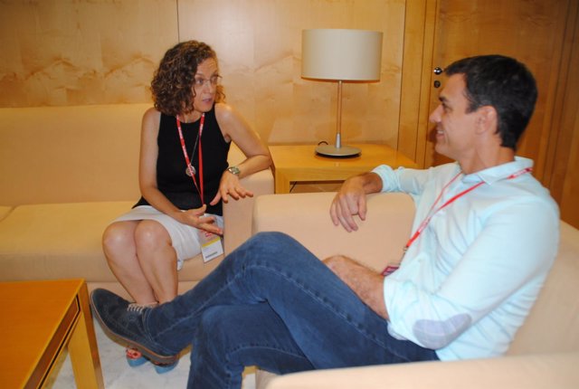 Gloria Rojas, del PSOE de Melilla, junto a Pedro Sánchez