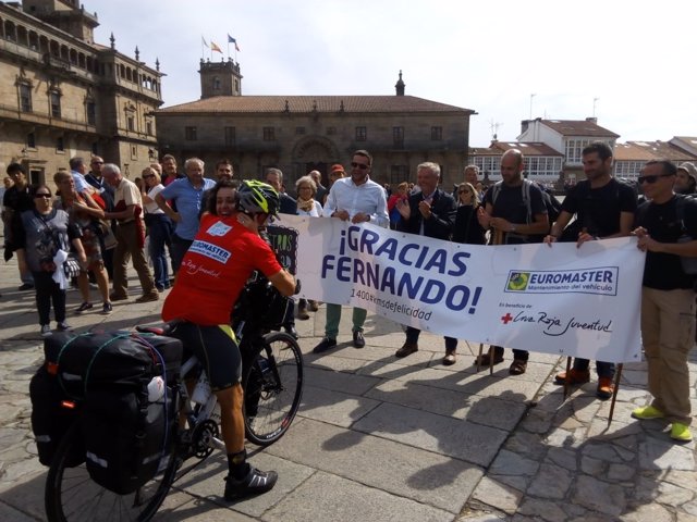 Fernando Moreno llega al Obradoiro tras recorrer 1.600 kilómetros