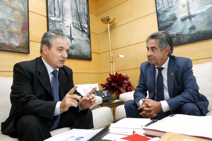 Revilla se reúne con Santos Gracia, presidente de FUNIBER