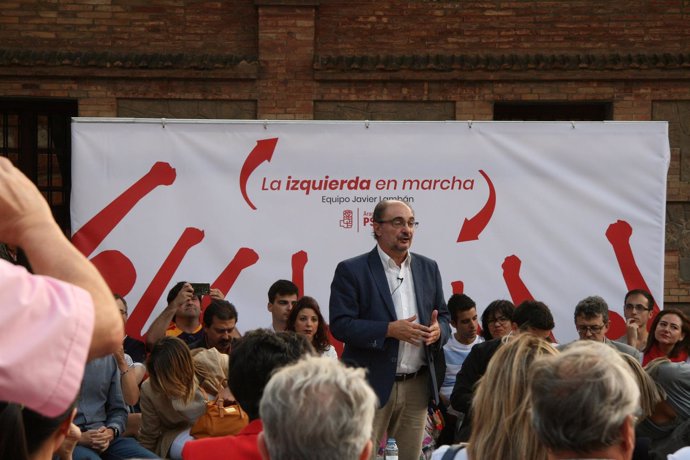 Javier Lambán en el acto con militantes de este jueves.