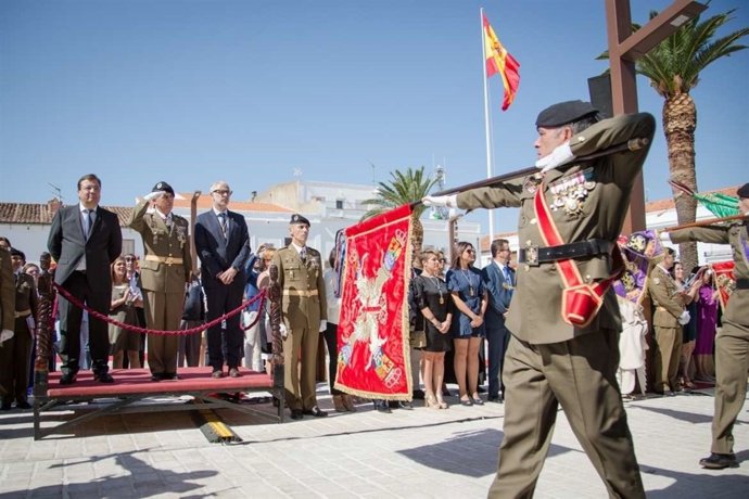 Fernández Vara en la jura de bandera de Herrera del Duque