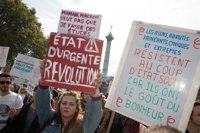 Decenas de miles de personas se manifiestan de nuevo en París contra la reforma laboral de Macron