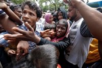 El jefe de ACNUR visita un campamento de refugiados rohingyas en Bangladesh