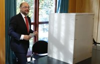 Schulz deposita su voto en las parlamentarias alemanas y anima a la participación frente a los antidemócratas