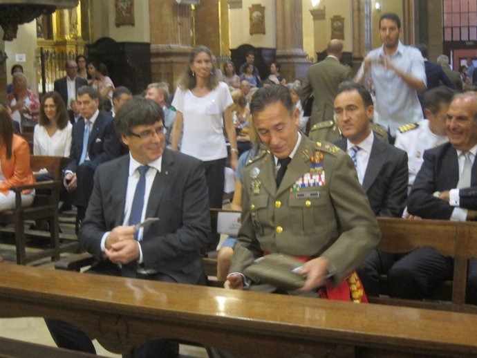 Pte.Generalitat C.Puigdemont, inspector gral.Ejército Fernando Aznar