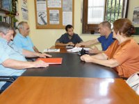 IU Sevilla alerta de la "situación alegal" de la publicidad de los quioscos por la "desidia" del gobierno de Espadas