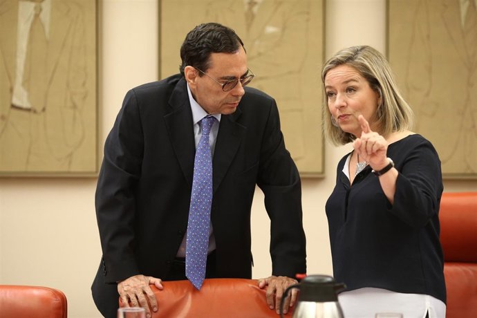 Jaime Caruana y Ana Oramas en el Congreso
