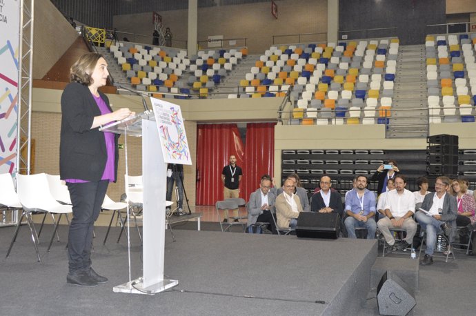 L'alcaldessa de Barcelona,  Ada Colau, a l'Assemblea a Saragossa.