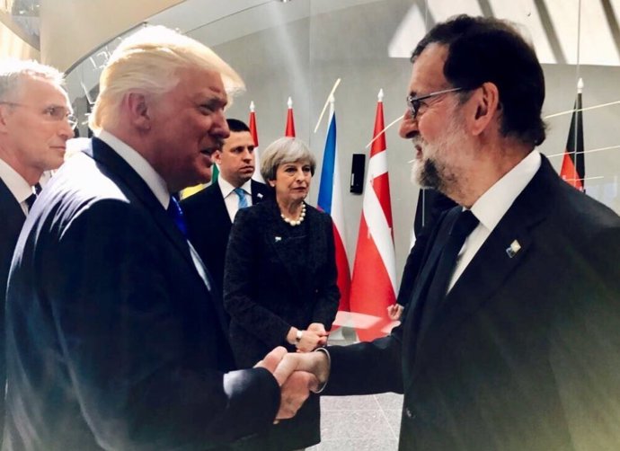 Mariano Rajoy saluda a Donald Trum a  la cimera de l'OTAN