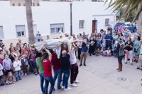 El centro de la capital se convierte en un plató con la visita teatralizada 'Almería, tierra de cine'