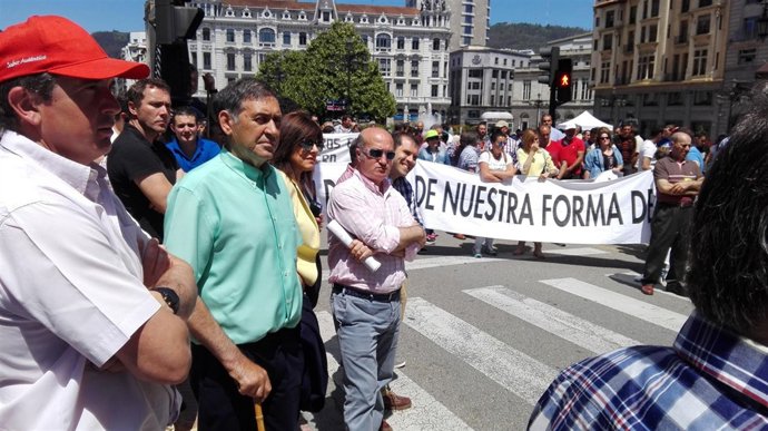 Luis venta Cueli con ganaderos